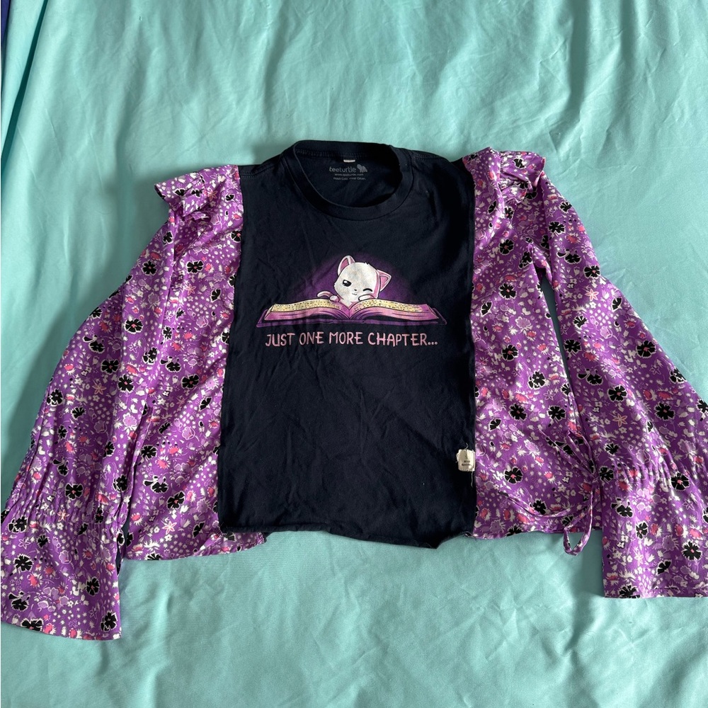 Really fun 🤩 book nerd handmade shirt!